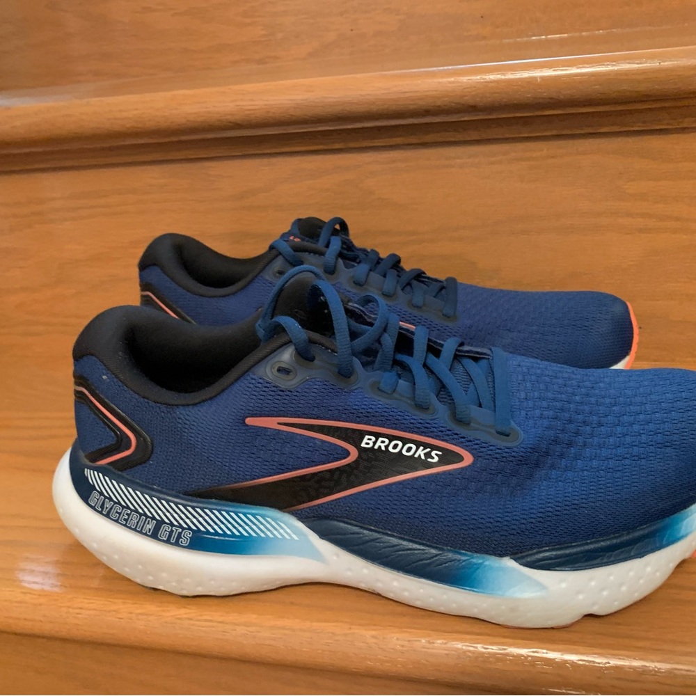 Brooks Men's Navy and Black Athletic Shoes